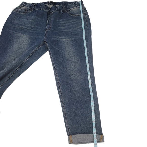 NWT  BloomChic  Women's Size 16 Elastic Waist  Roll Hem Ankle  Dark Wash Jeans - Picture 12 of 16